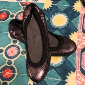 Brand new Stuart Weitzman stretch ballet flats